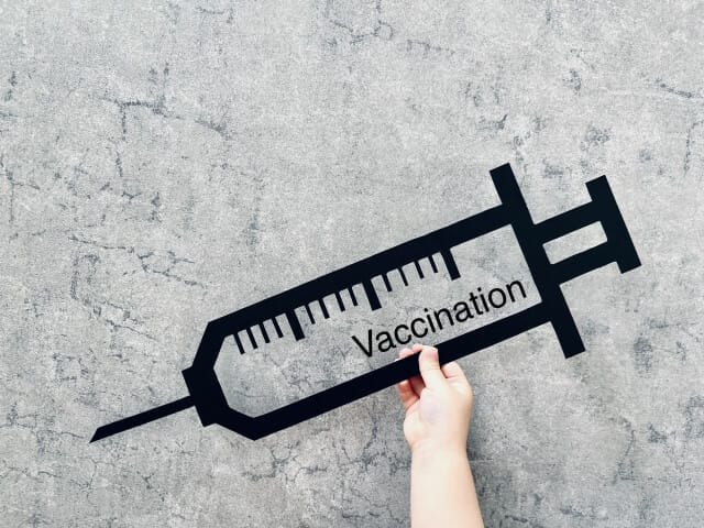 打流感疫苗研究發現還能同時減少心臟問題以及減少中風，一舉數得，建議大家應接受疫苗接種，至於像阿北說的，人生沒有什麼大感冒過，沒有嚴重重症過，因此不用施打這個理論，其實想說的是，「人生有些事，沒辦法等有第一次才來考慮避免第二次，是不會再有機會的。」