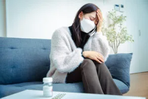 睡眠時數短真的比較容易感冒，而其他的睡眠指標，像是睡眠效率、睡眠是不是片段片段的，跟會不會容易感冒，目前醫學研究比較沒有那麼明確認為一定有關，所以最重要的事情就是，每天都要睡夠時數啦。